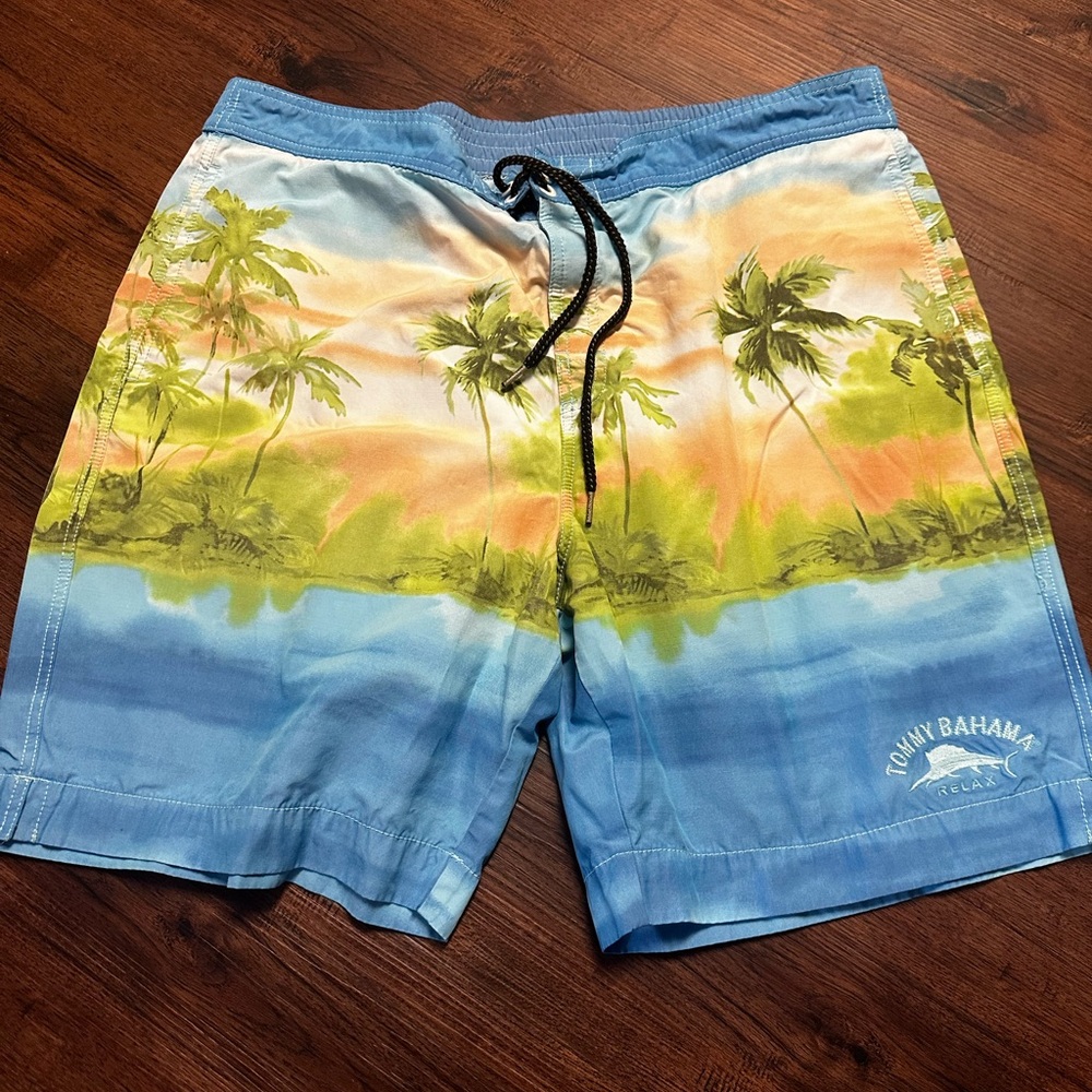 TOMMY BAHAMA Relax Tropical Print Board Shorts Size XL